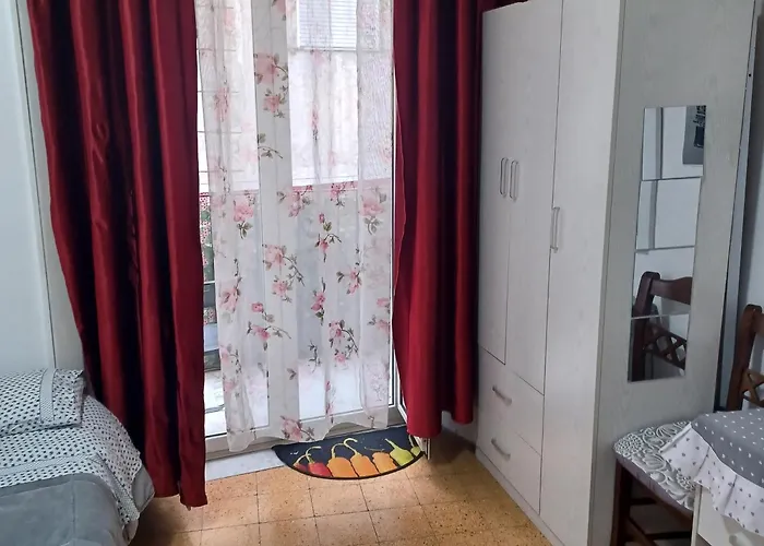 Tetyana Oda ve Kahvaltı Napoli